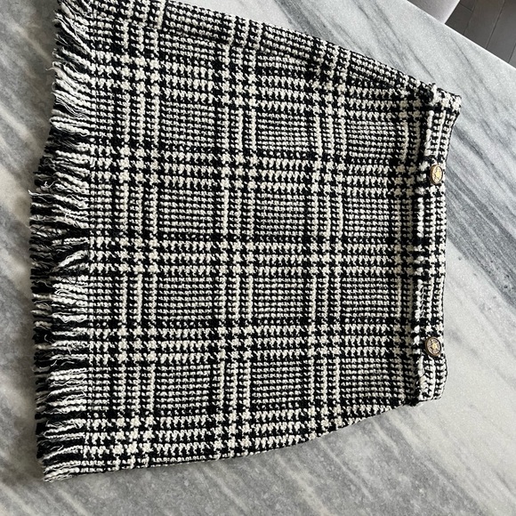 ZARA dressing rich Chanel classy look mini skirt size small 💍👜👡skirt is ZARA - Picture 13 of 17